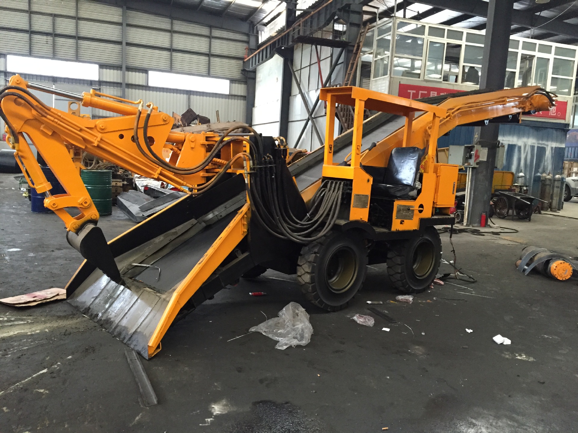 扒渣机 装卸物品 煤矿,矸碴,矿渣,碎石 适用领域 煤矿以及非煤矿山