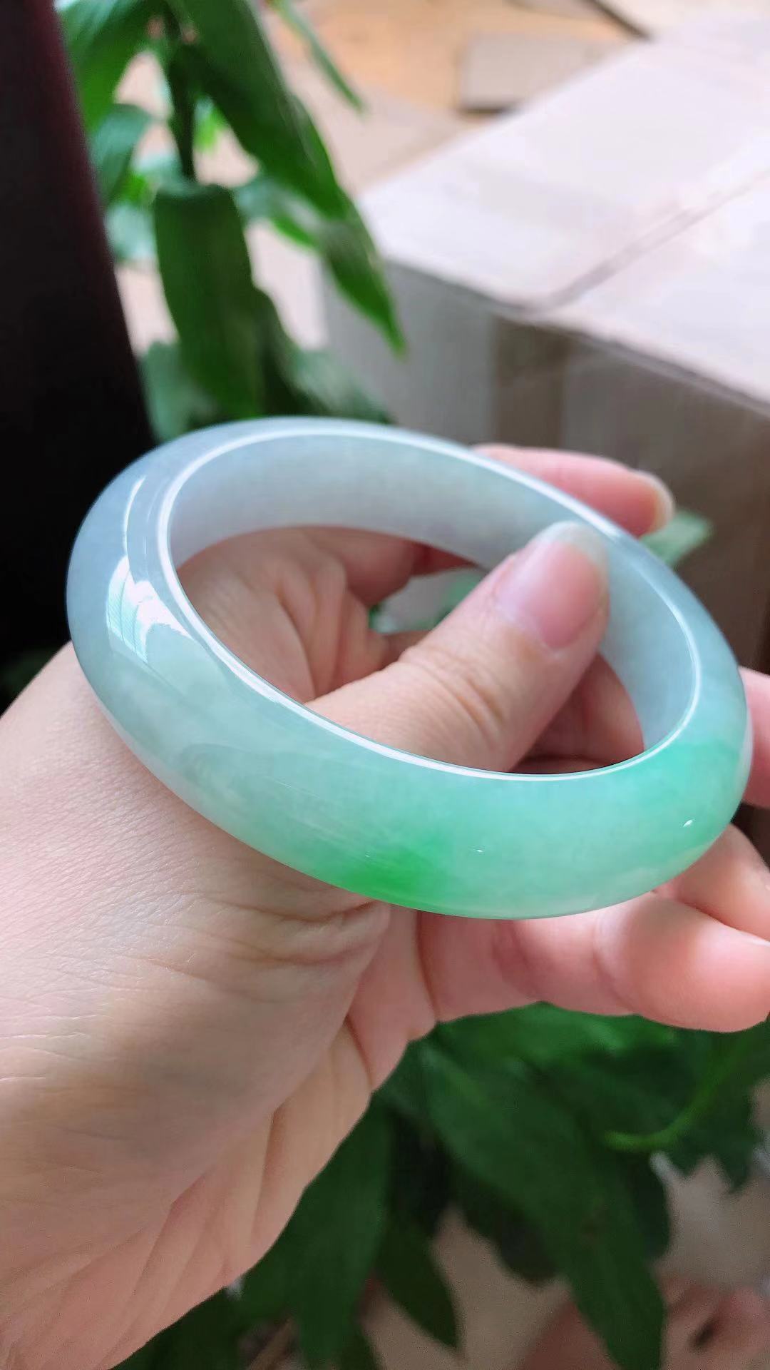 缅甸a货天然翡翠 58圈冰种飘绿a货翡翠手镯 01200553