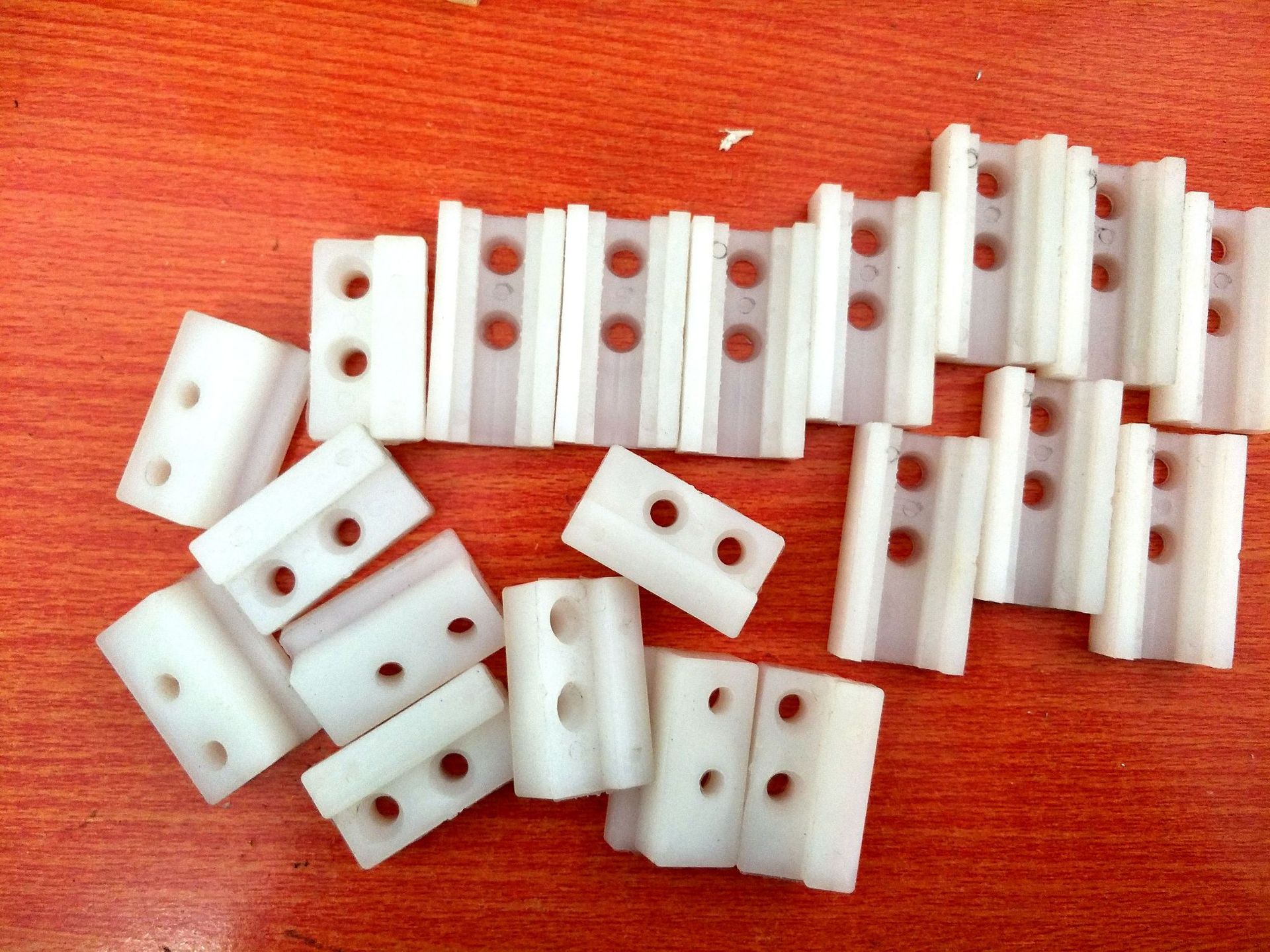 收割机农机配件星光至尊至鼎奇瑞谷王锐龙尼龙滑块压板塑料