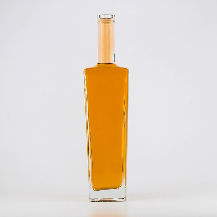 供应500ml木塞洋酒红酒透明玻璃瓶 一斤装高档伏特加酒瓶白酒瓶