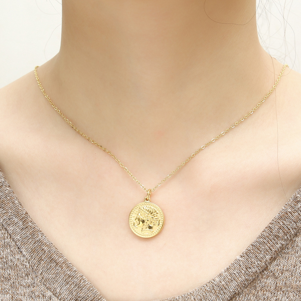 简约圆形伊丽莎白女王头像金币项链钛钢镀18k金硬币ins女士锁骨链