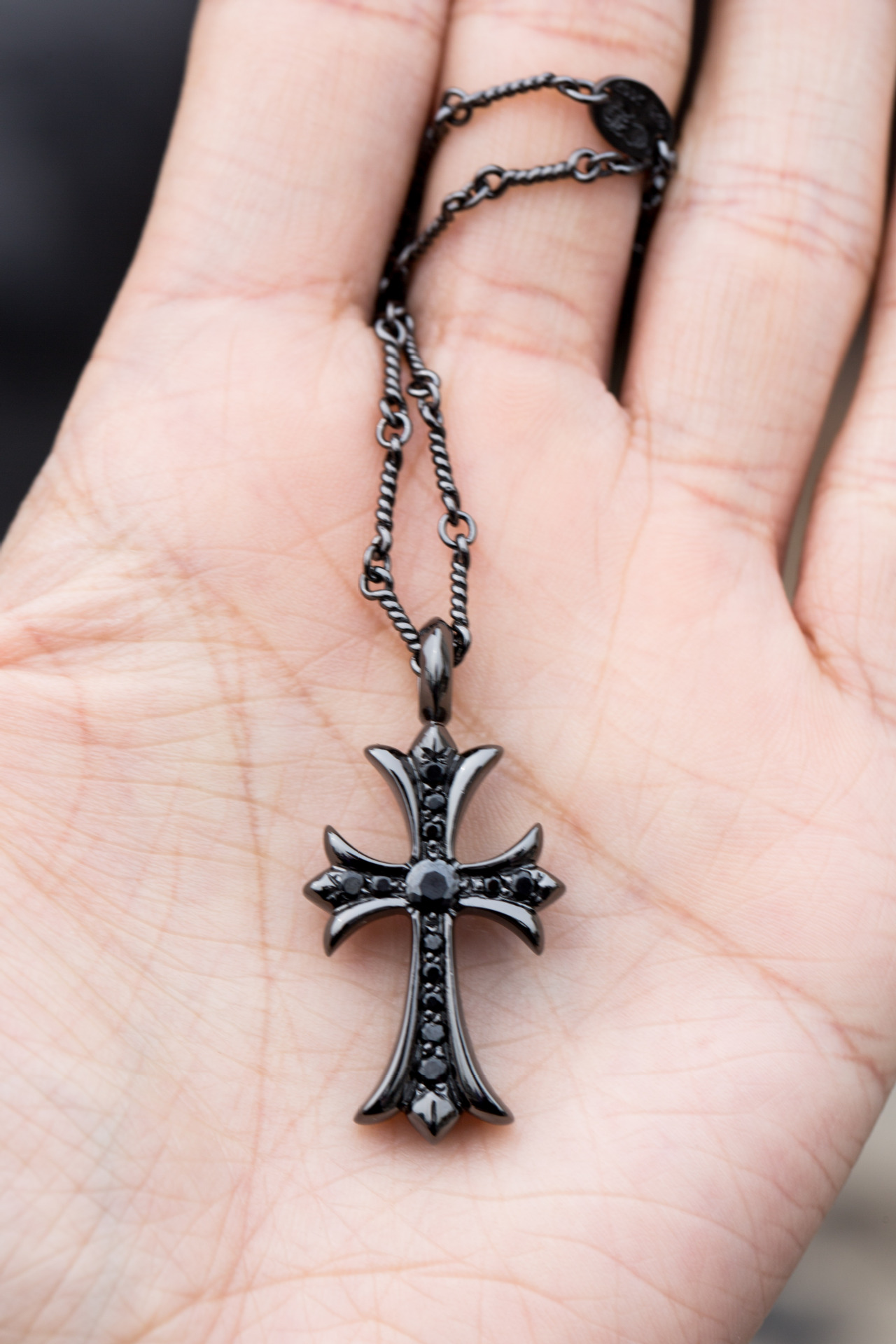 克罗伈 ch男女款电镀黑银925纯银雪梨同款镶钻十字架项链锁骨链