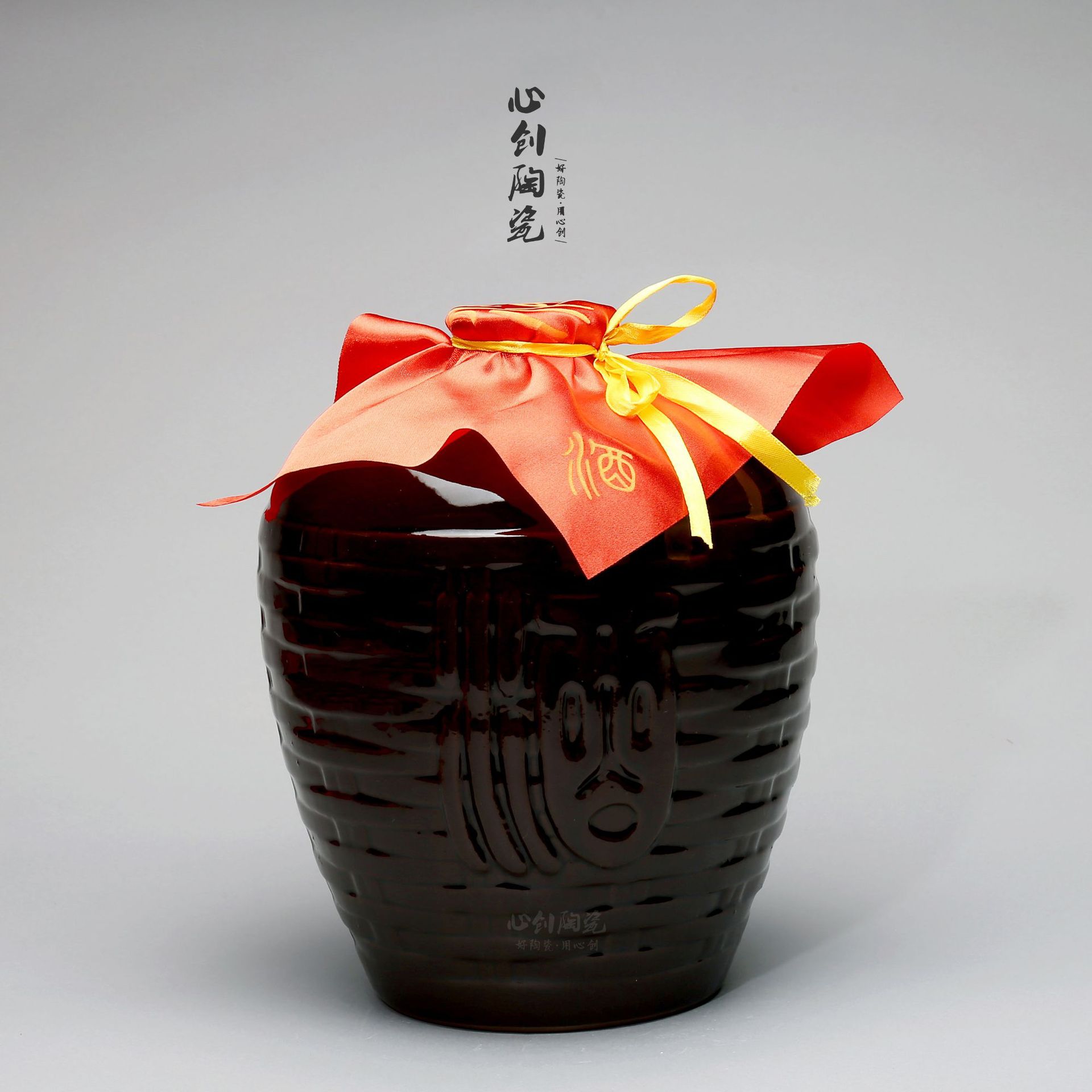 厂家直销 10斤红釉带字酒坛 竹编陶瓷酒坛 宜兴陶瓷酒瓶