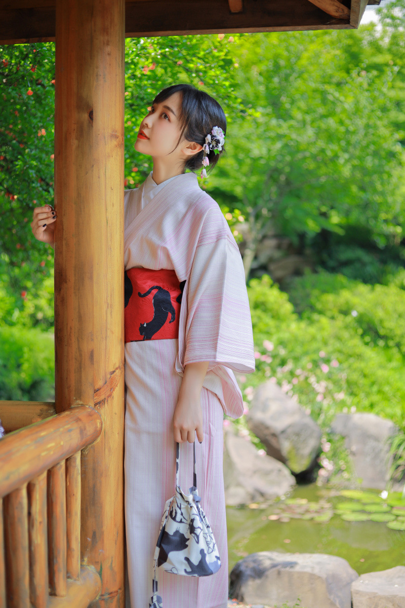 处理日本和服女 正装 2019新款条纹淡雅米色粉条纹改良版和服套装