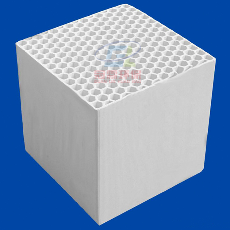 主营产品:泡末陶瓷过滤片;蜂窝陶瓷蓄热体;陶瓷绝缘子;挡板砖;碳化硅