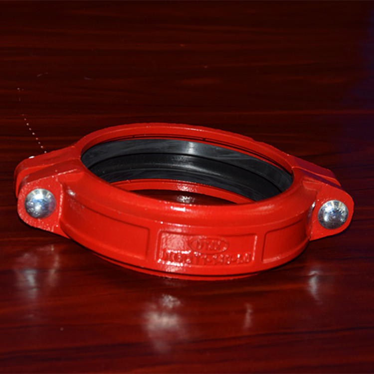 消防沟槽式管接头管件 刚性卡箍连接配件钢卡 管道抱箍 机械三通