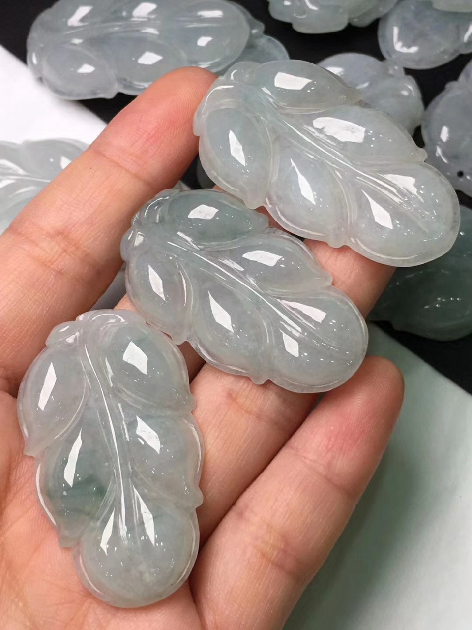 广州一缘阁 翡翠吊坠树叶挂件 手工雕刻冰种翡翠源头工厂现货批发