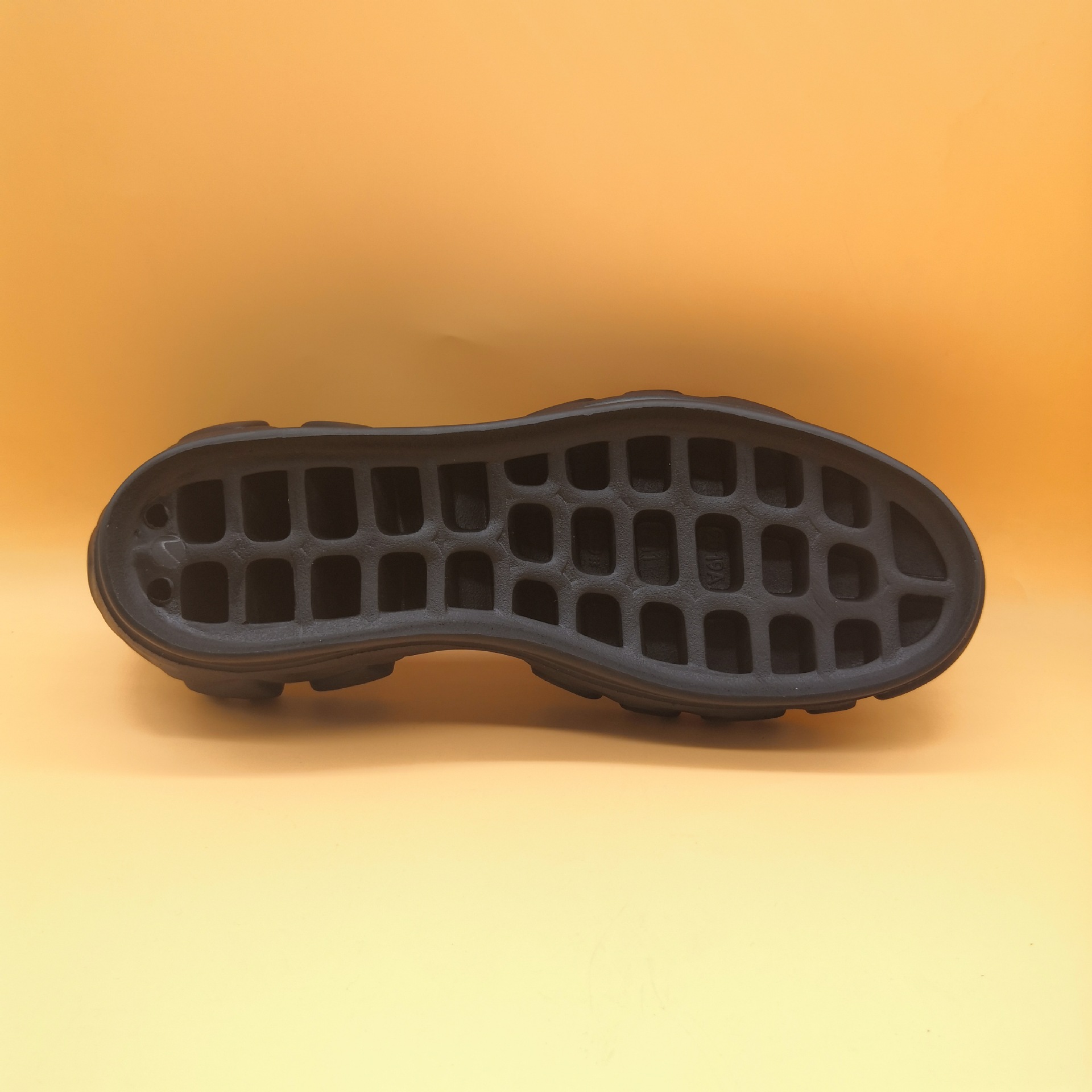 橡胶发泡耐磨防滑鞋底 运动休闲 女款秋冬厚靴成型底工厂直销