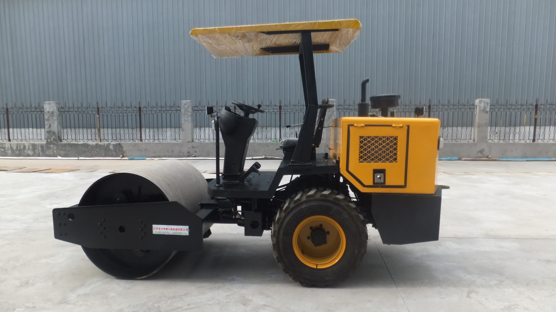 专业生产3.5吨座驾式小振动压路机 钢轮压路机 压路机厂家