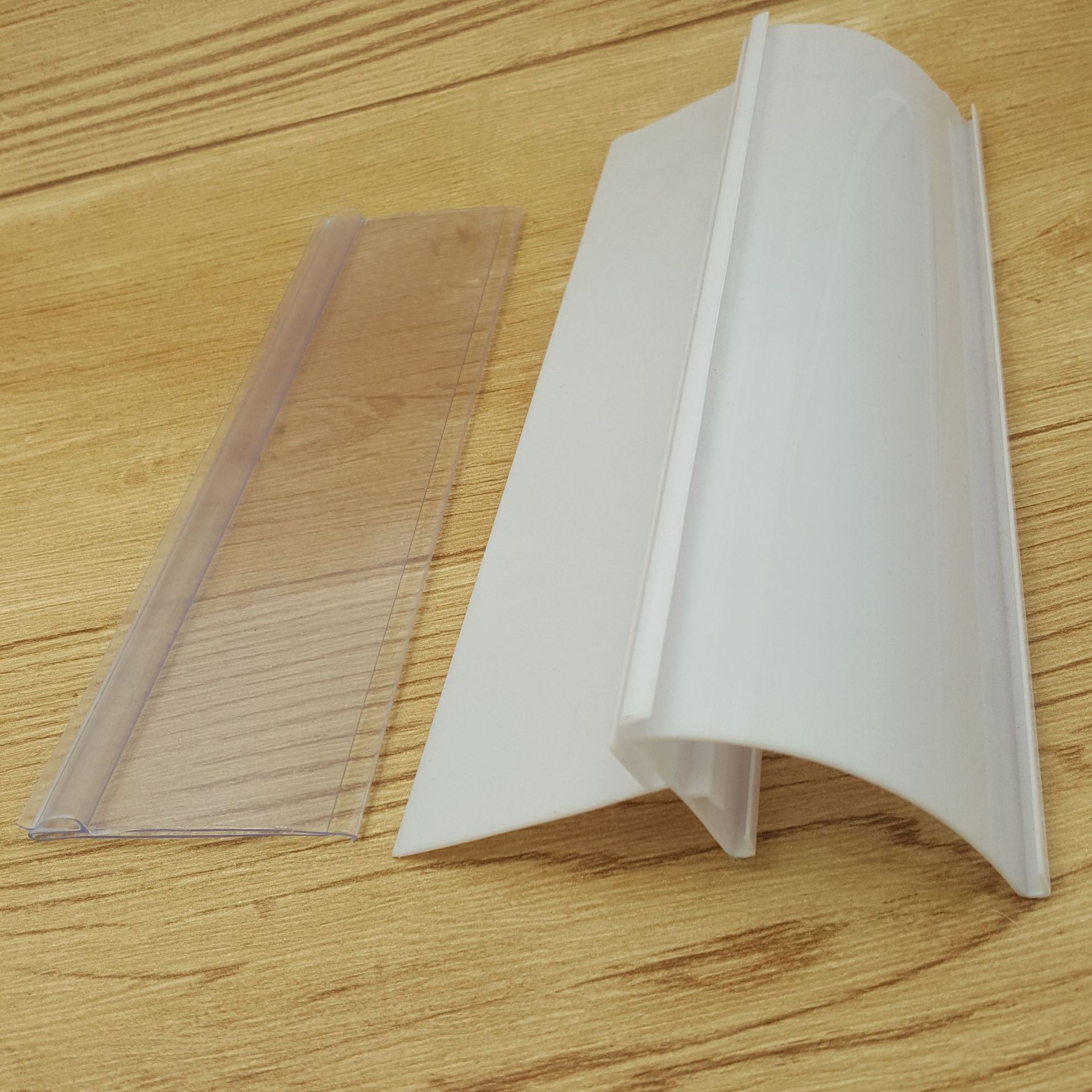 供应pvc价格标签条 超市货架卡式商标条 带档式平面标价条