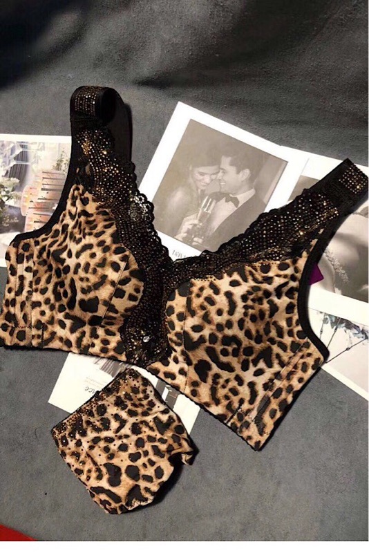 豹纹带钻胸罩聚拢文胸中厚无痕无钢圈性感上托调整型少女内衣套装
