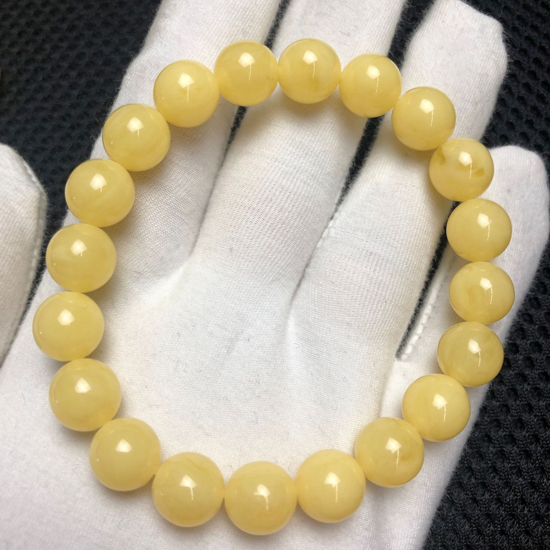 二代蜜蜡粉压合成蜜蜡俄料单圈手串厂家直销浮盐水有荧光直播货源