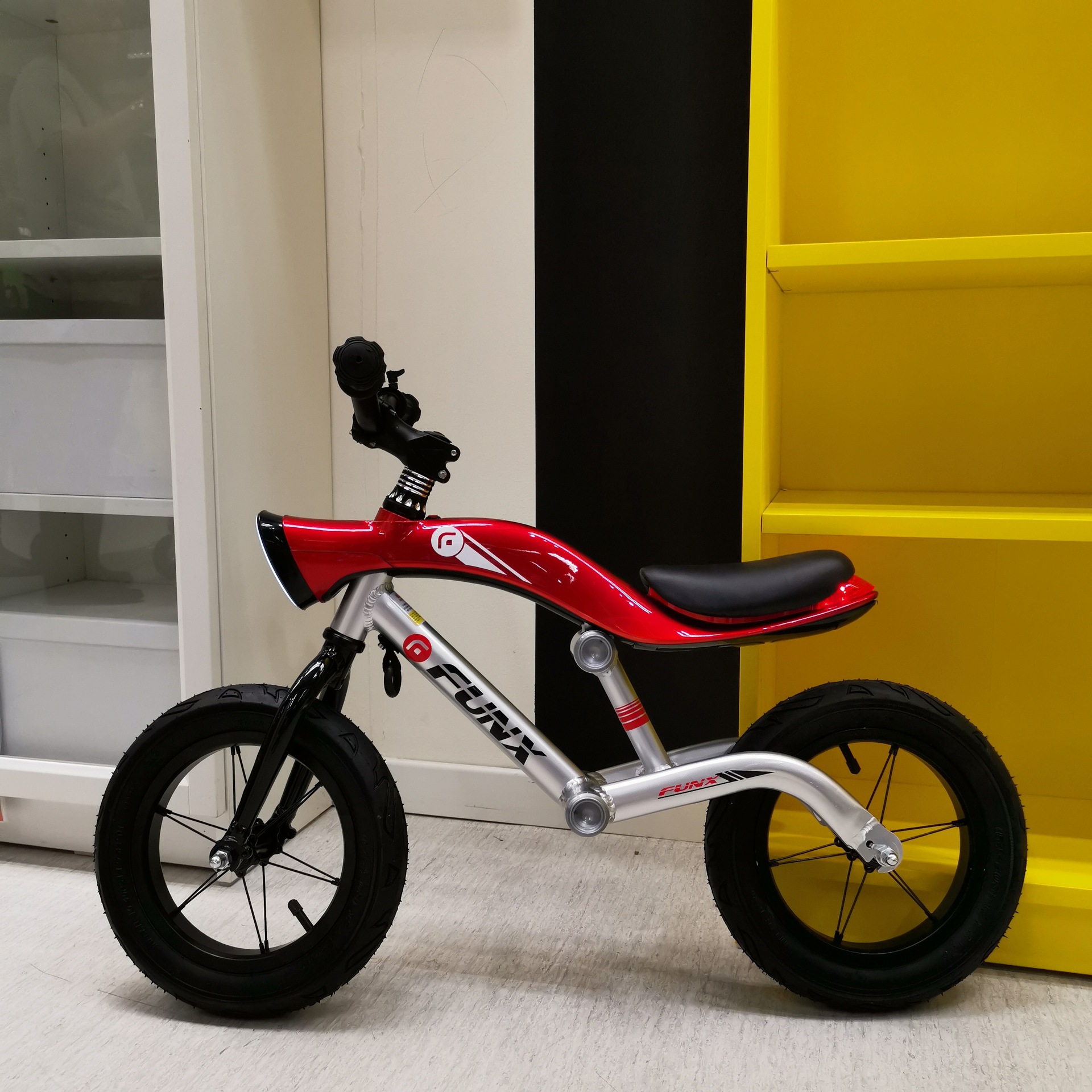 方西平衡车1-3-6岁儿童自行车无脚踏滑步车小孩/宝宝滑行车