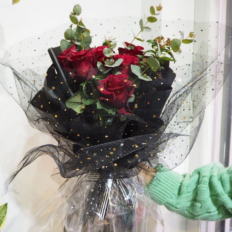 新款包花网纱星月纱闪亮星星纱百搭花束造型纱包花纸花店包装材料