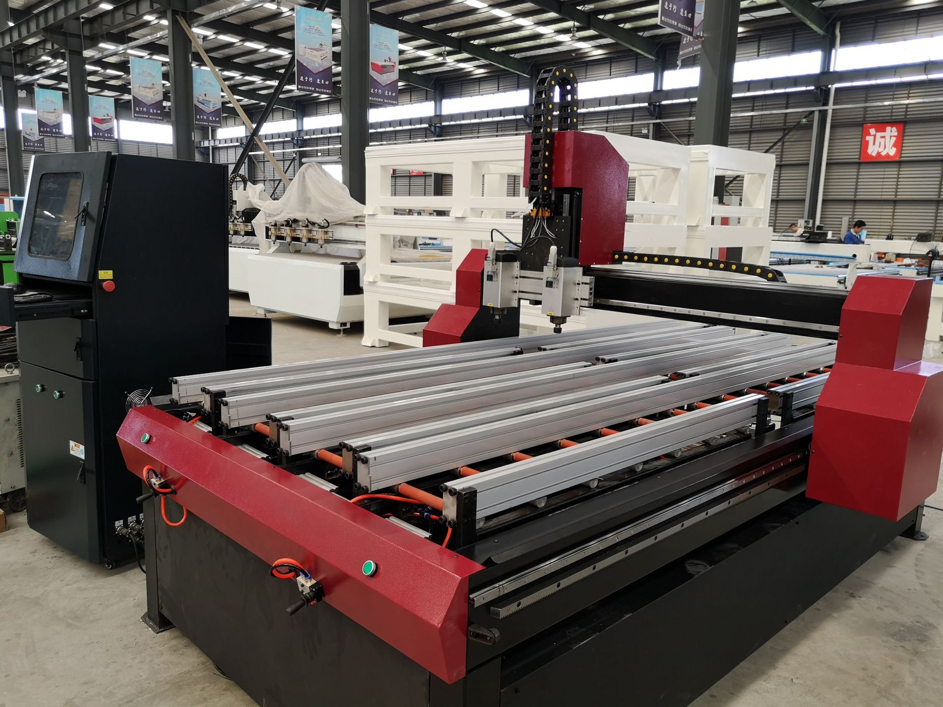 数控雕刻机定制pvc护栏塑钢铣孔铝型材雕刻机百叶窗多头雕刻机