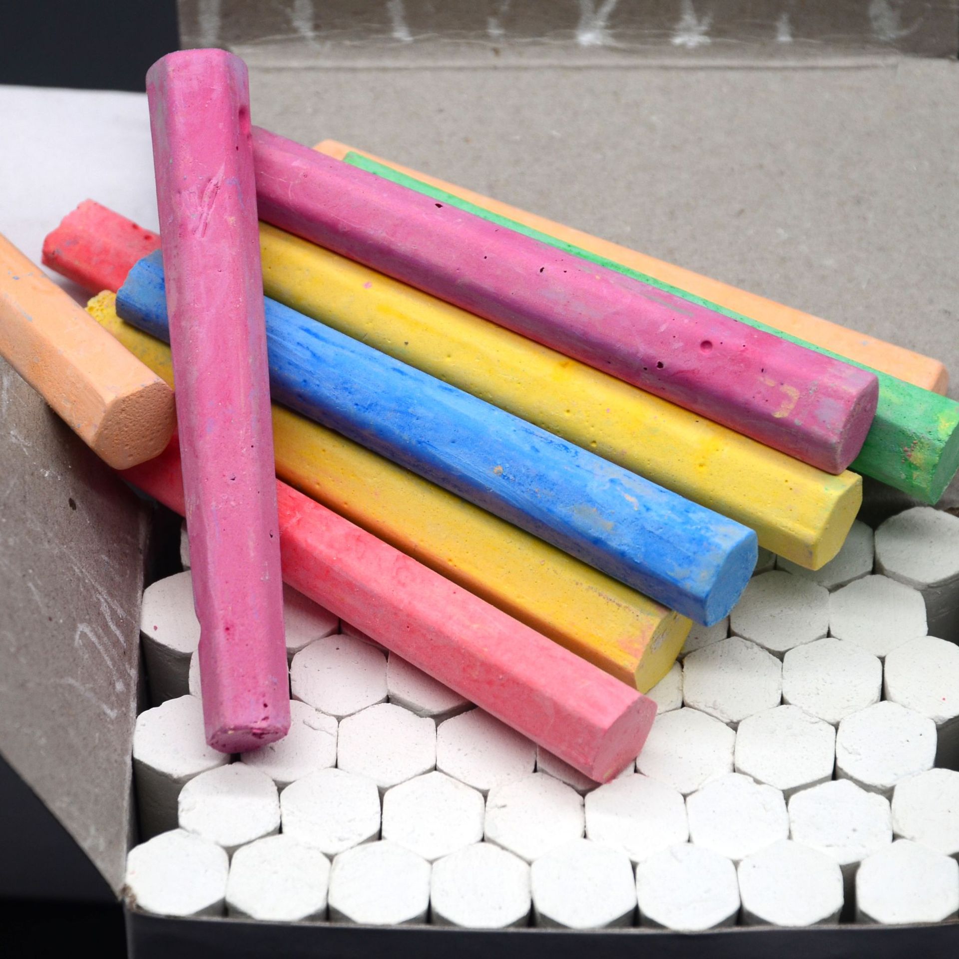 教学用品_批发黑板六角粉笔支装教学用品儿童涂鸦彩色无尘 - 阿里巴巴