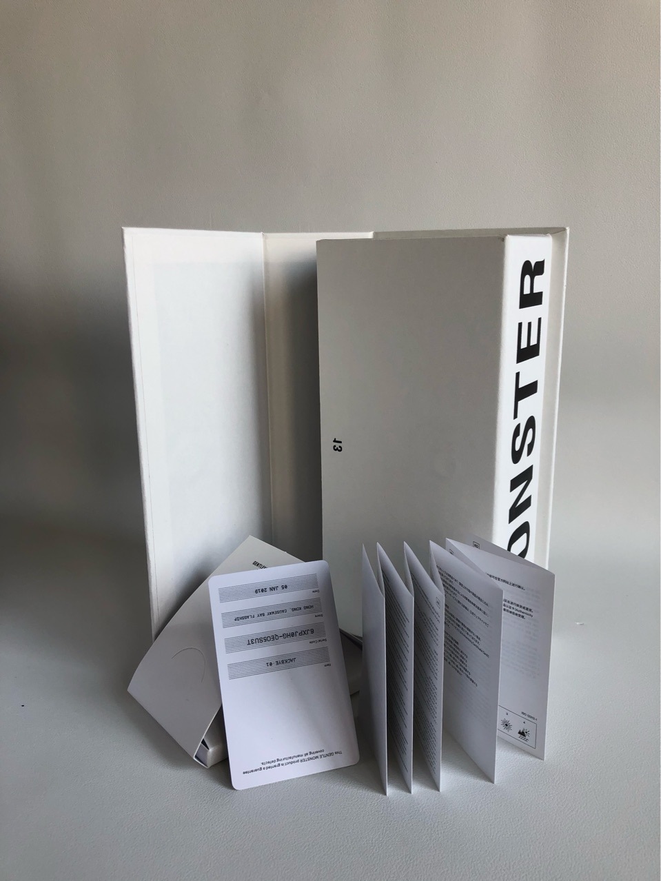 gm2019新款白色v牌翻盖盒 太阳眼镜盒 明星同款眼镜盒 可定制logo