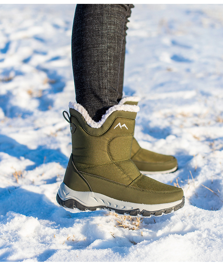 2019款东北户外休闲防滑雪地靴冬季加绒加厚保暖女士中筒旅行棉鞋