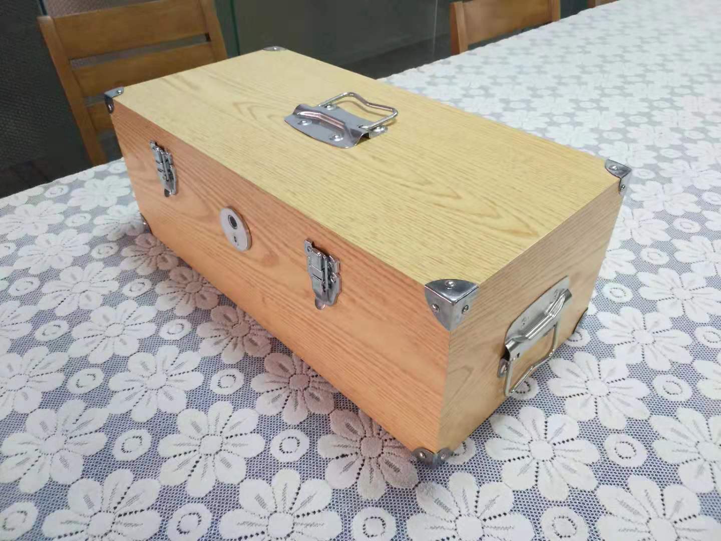 批量定制木质家用组合工具箱 经典木质花纹带指纹锁两层工具箱