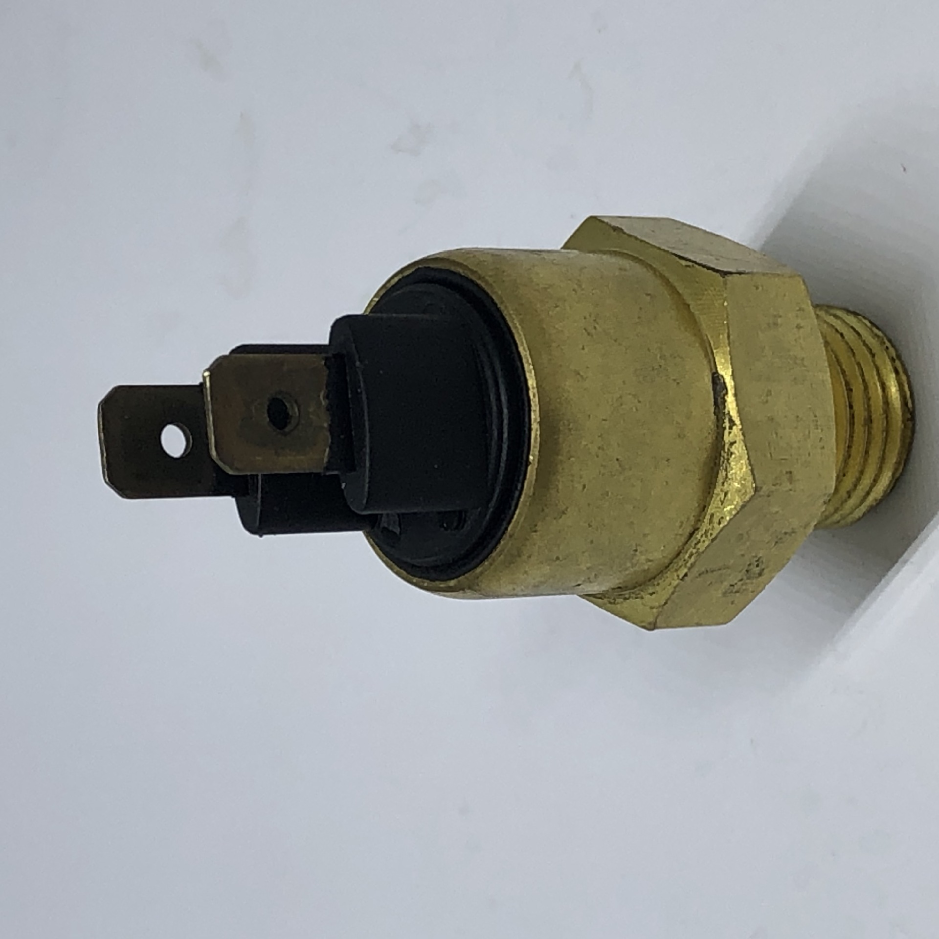 水箱散热器风扇温控开关温度开关适用于奔驰 0065457124