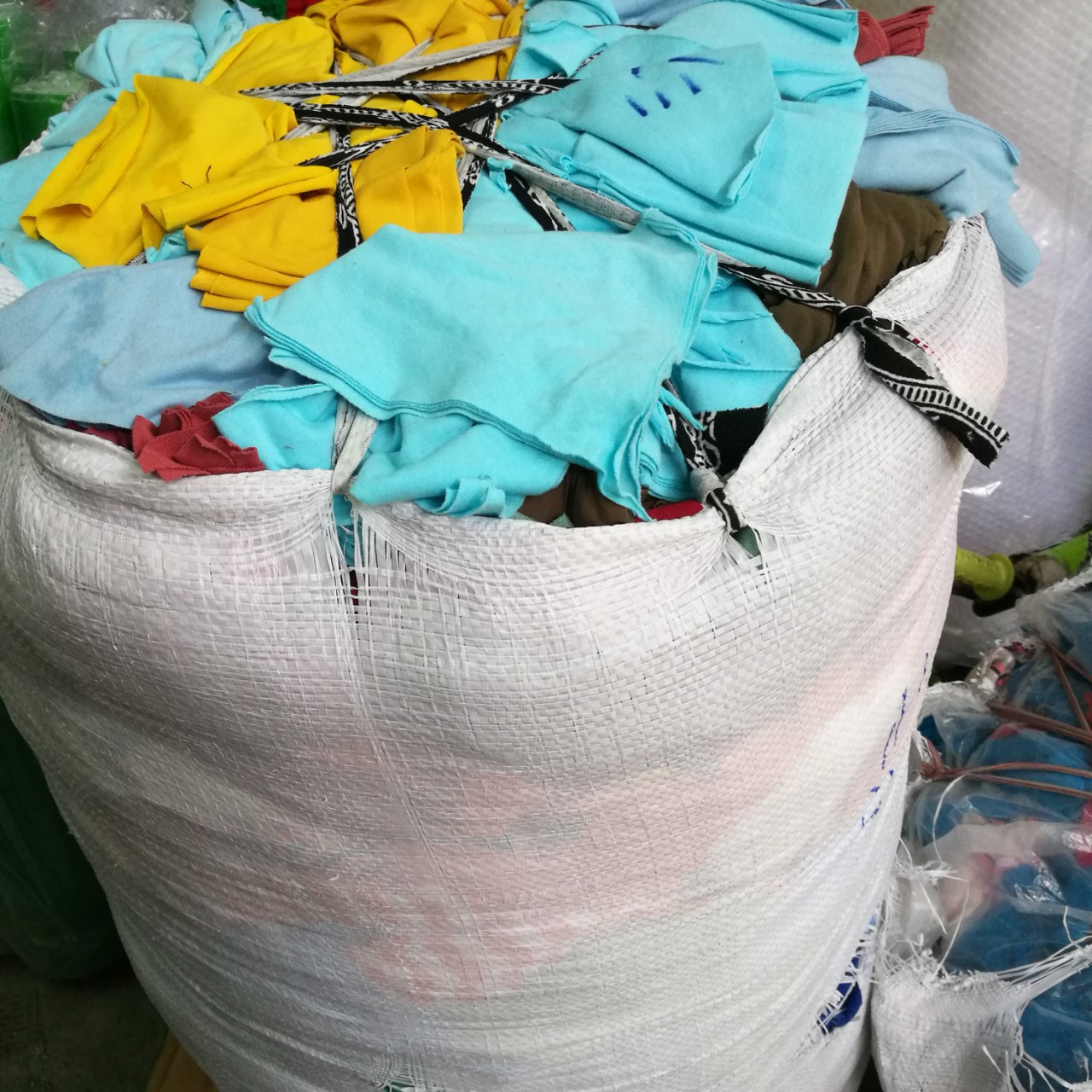 现货批发废布 工业纯棉吸油吸水碎布 机械厂专用杂色擦机废布料