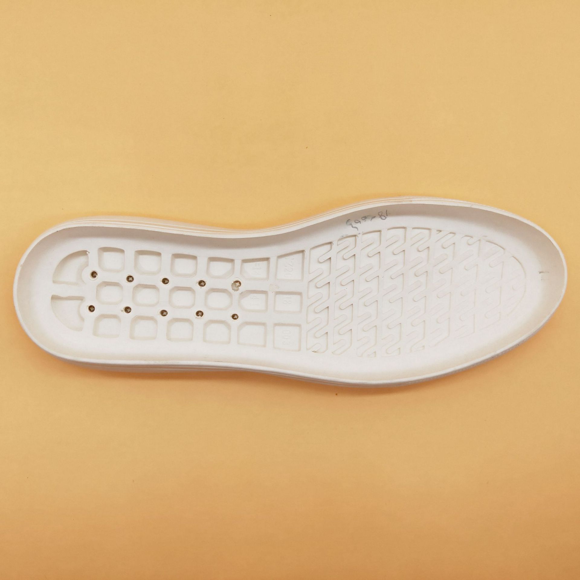 2019新款直销橡胶发泡超轻男装板鞋防滑设计大底射出一次成型鞋底