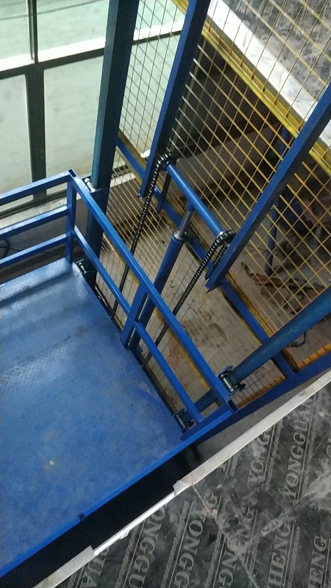 1t导轨式液压升降平台 2吨单轨双轨货梯 厂房仓库简易升降台定制