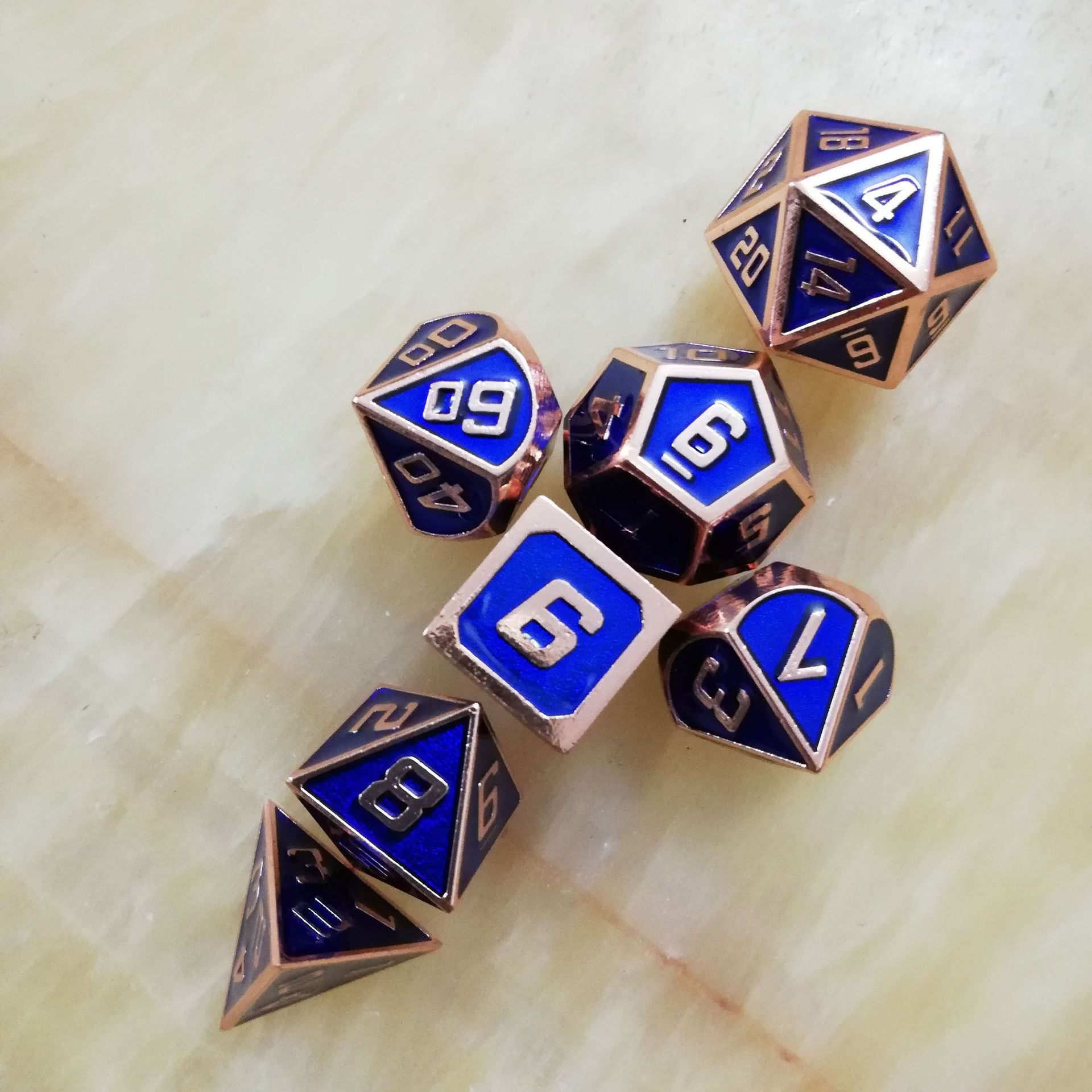 新款金属跑团骰子 多面7粒套装骰子 实惠批发