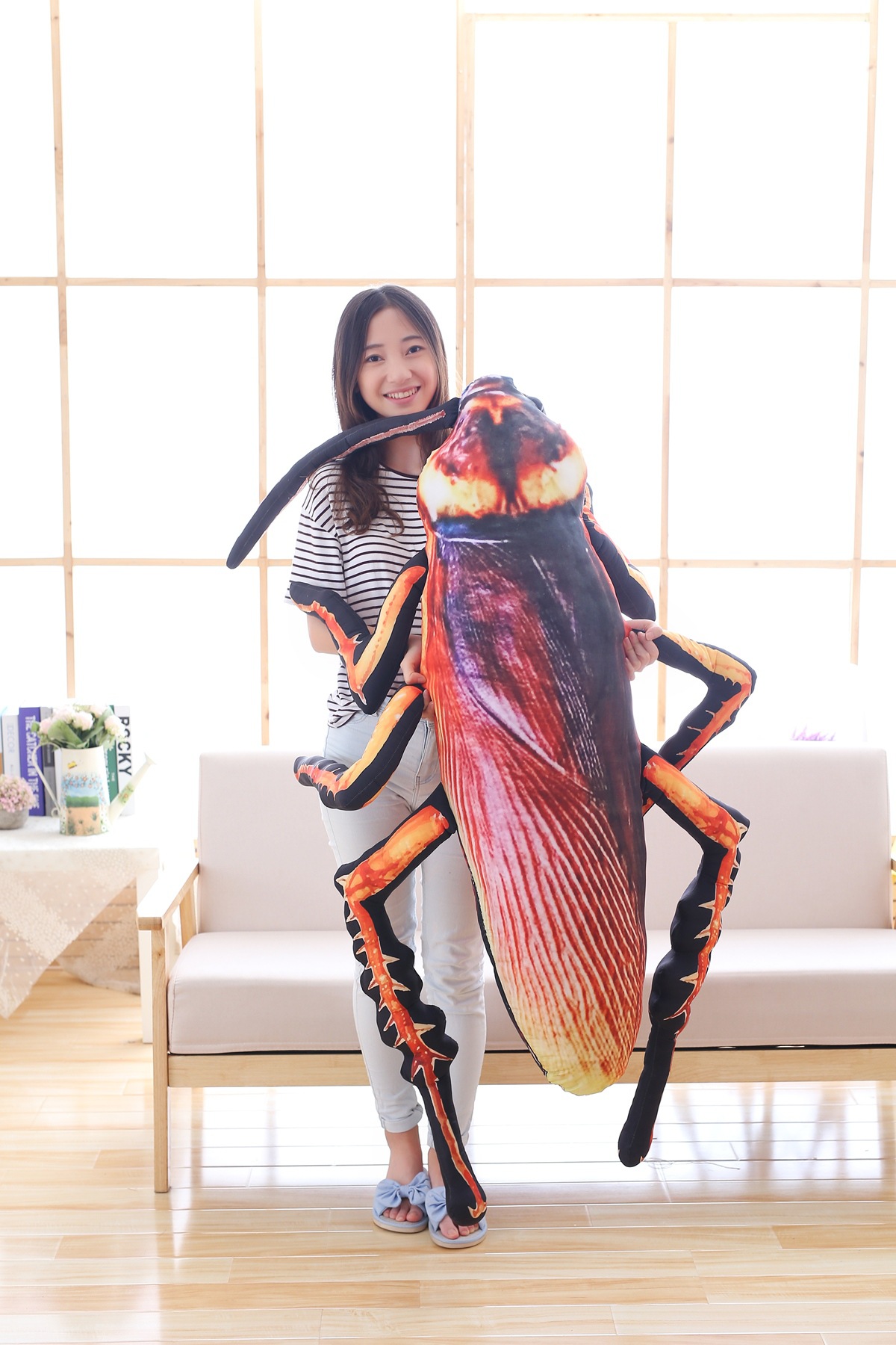 抖音同款仿真蟑螂抱枕小强公仔毛绒玩具玩偶整蛊玩具男朋友恶搞创