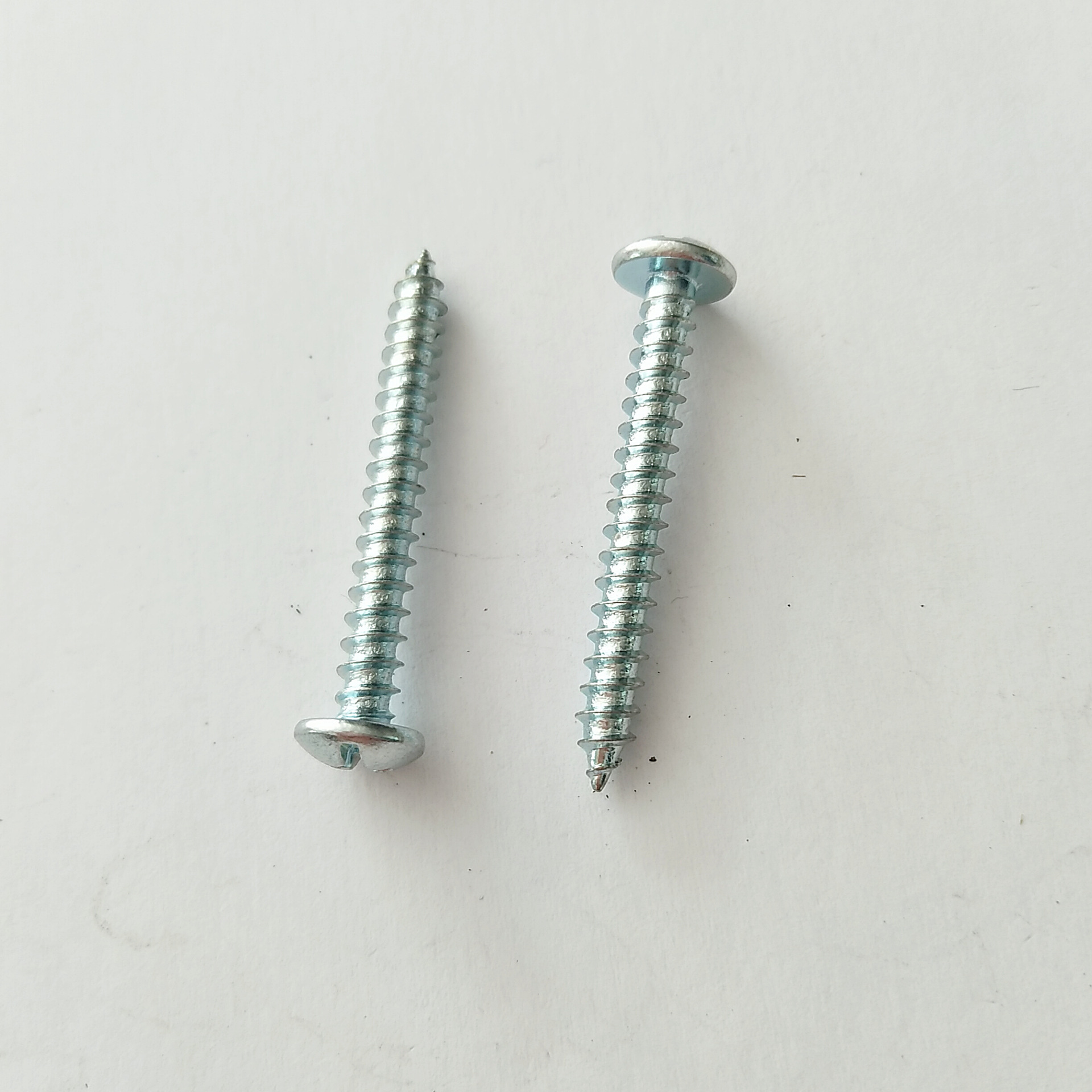 厂家生产 十字伞头自攻螺丝 半圆头自攻螺钉 免费拿样