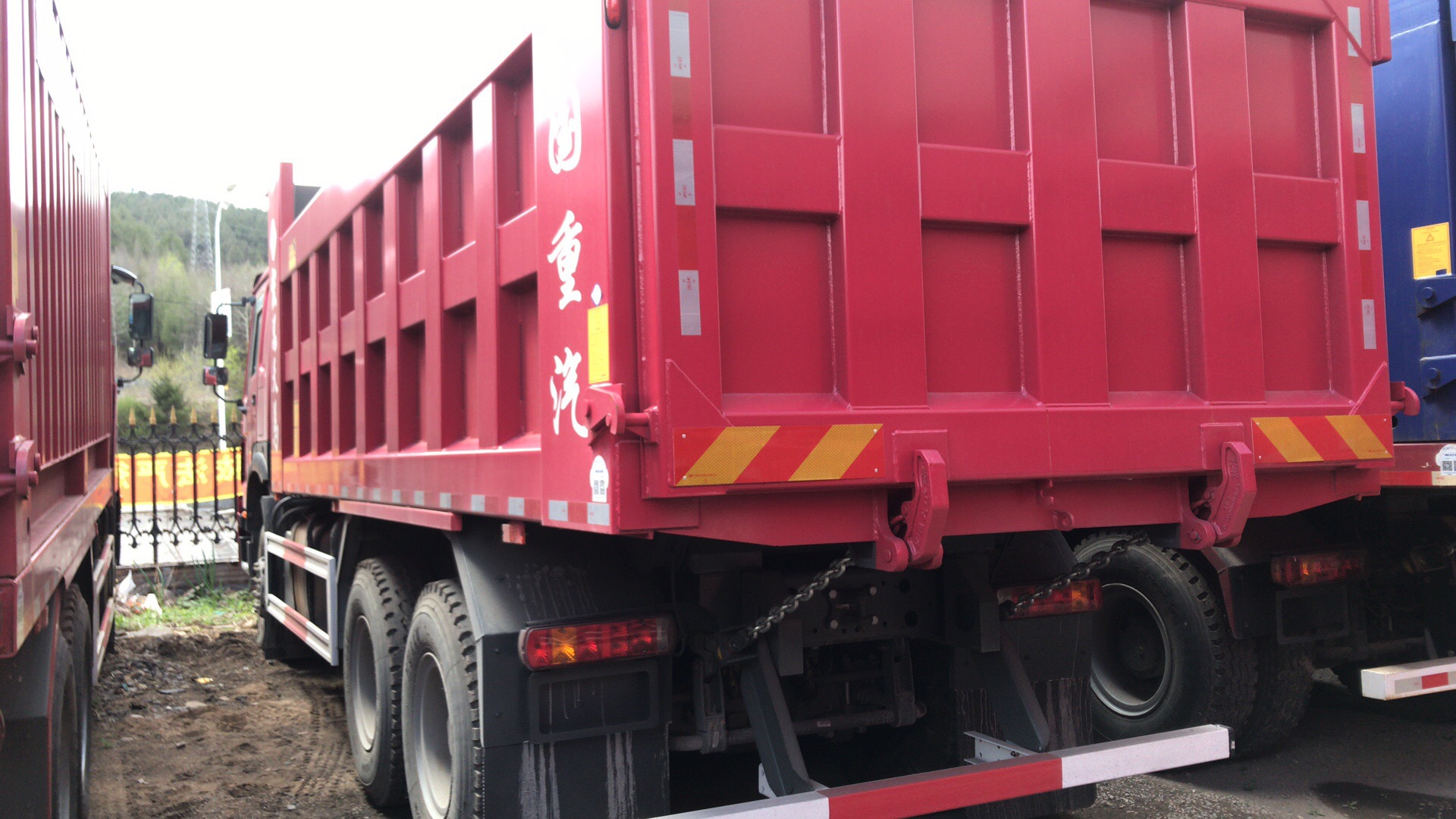 豪沃后八轮6.3国五自卸车18953179819