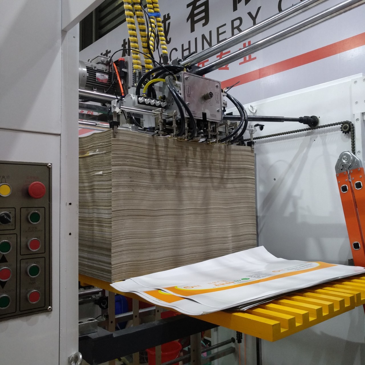 伺服自动裱纸机工作12000张/时 fully automatic flute laminatou