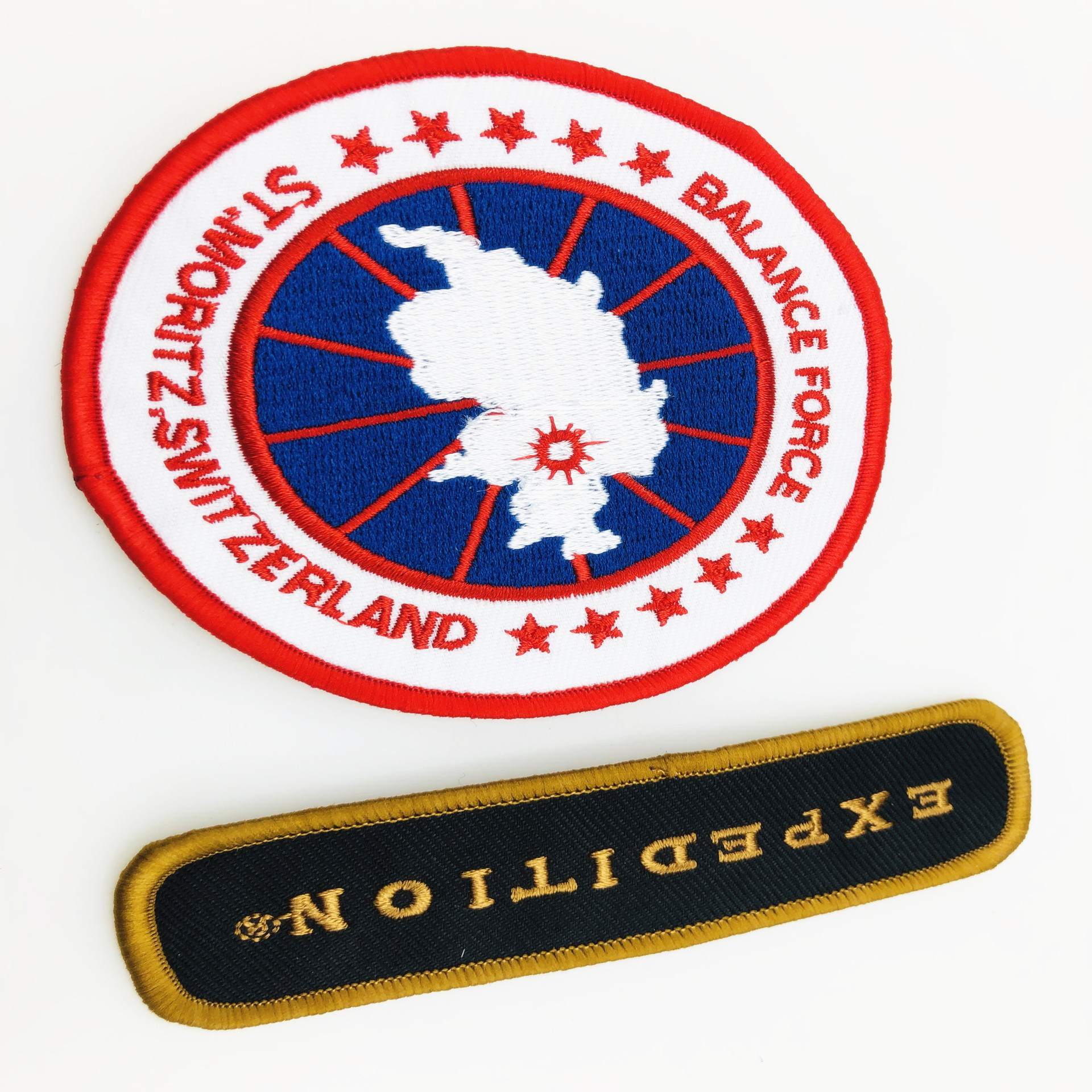 电脑绣花章圆形微章 羽绒服贴刺绣布贴服装辅料缩边无背胶现货