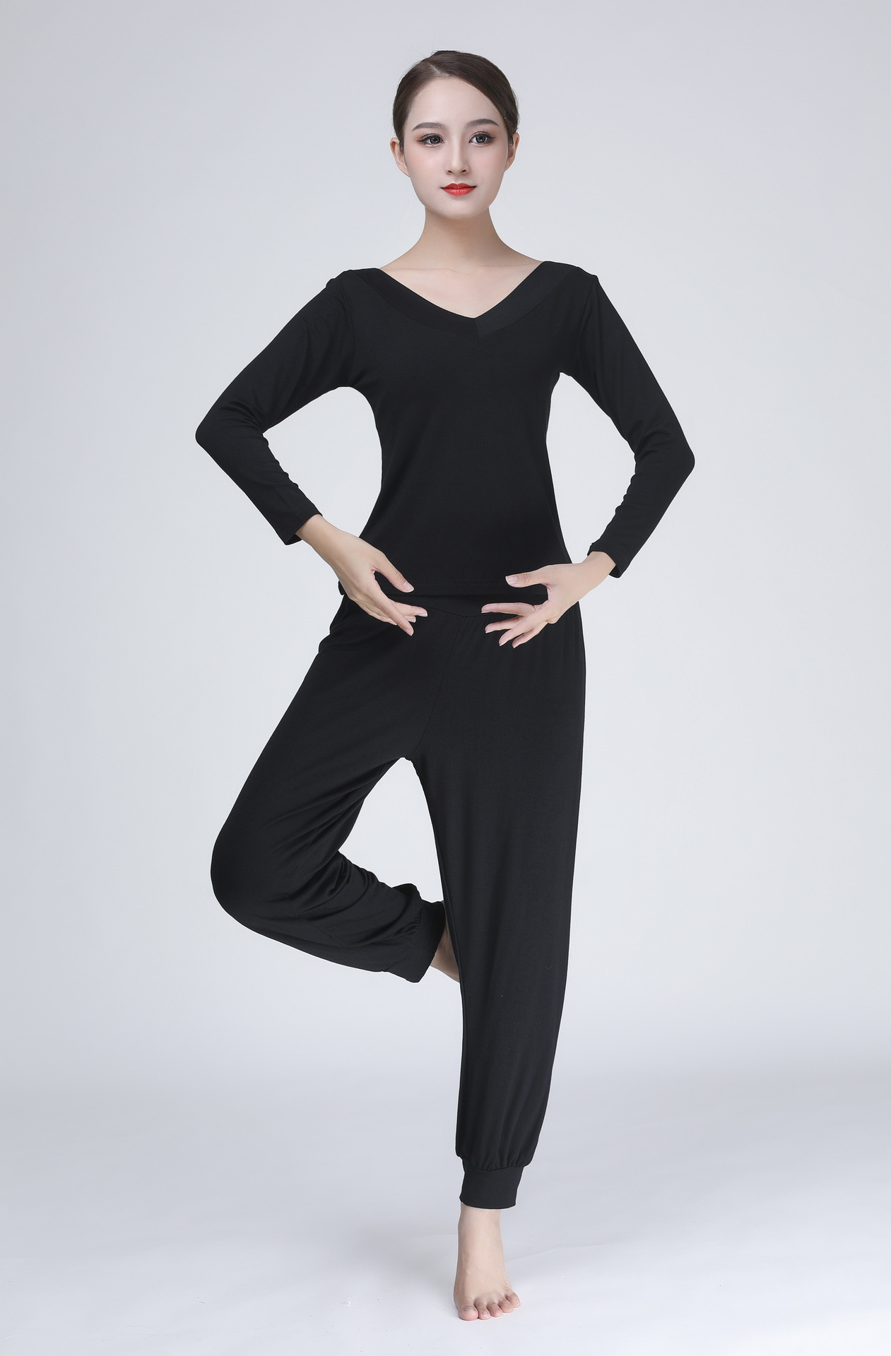 瑜伽服套装女秋冬宽松款黑色v领健身房运动瑜伽舞蹈练功形体表演