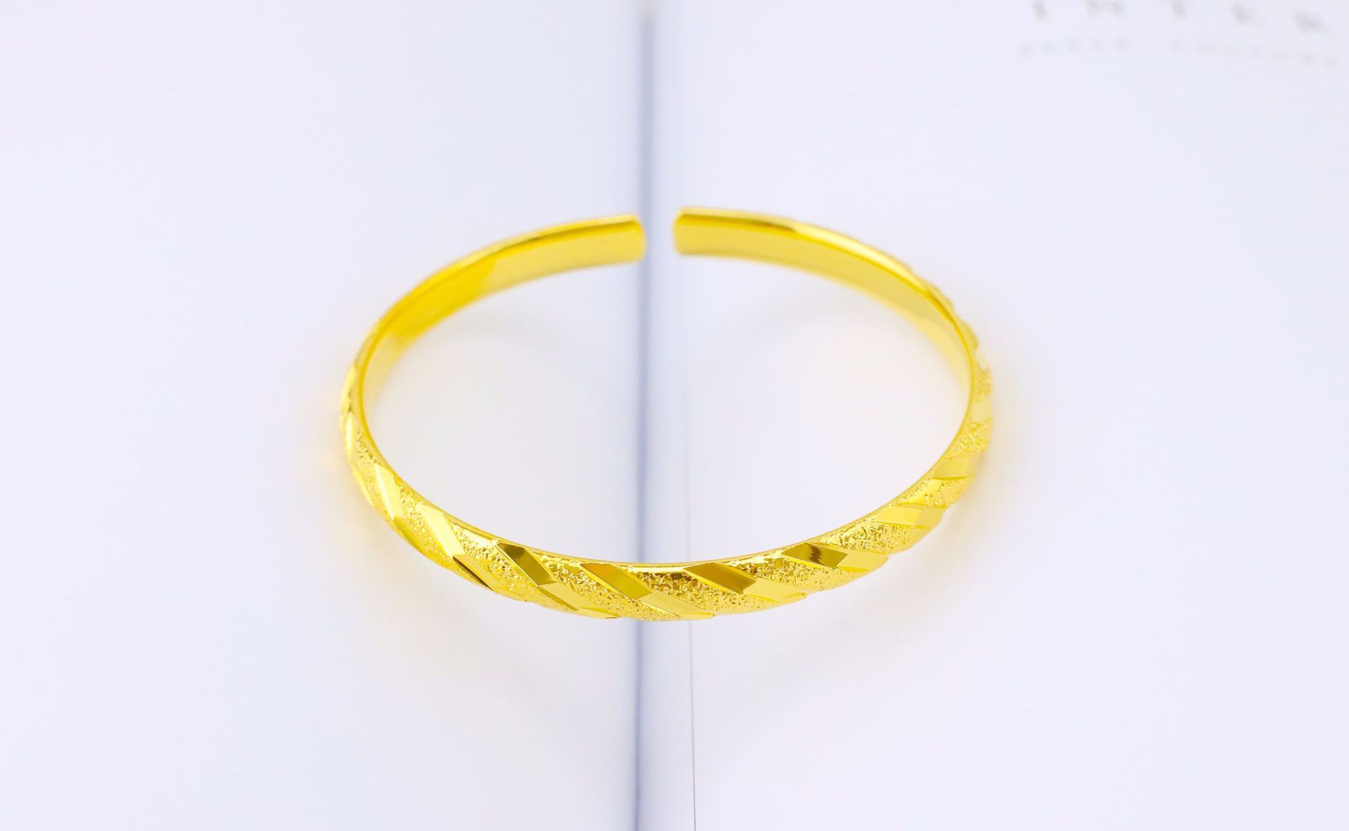 泰国金原创不掉色金版仿金时尚复古6n开口满天星手镯光面手镯批发