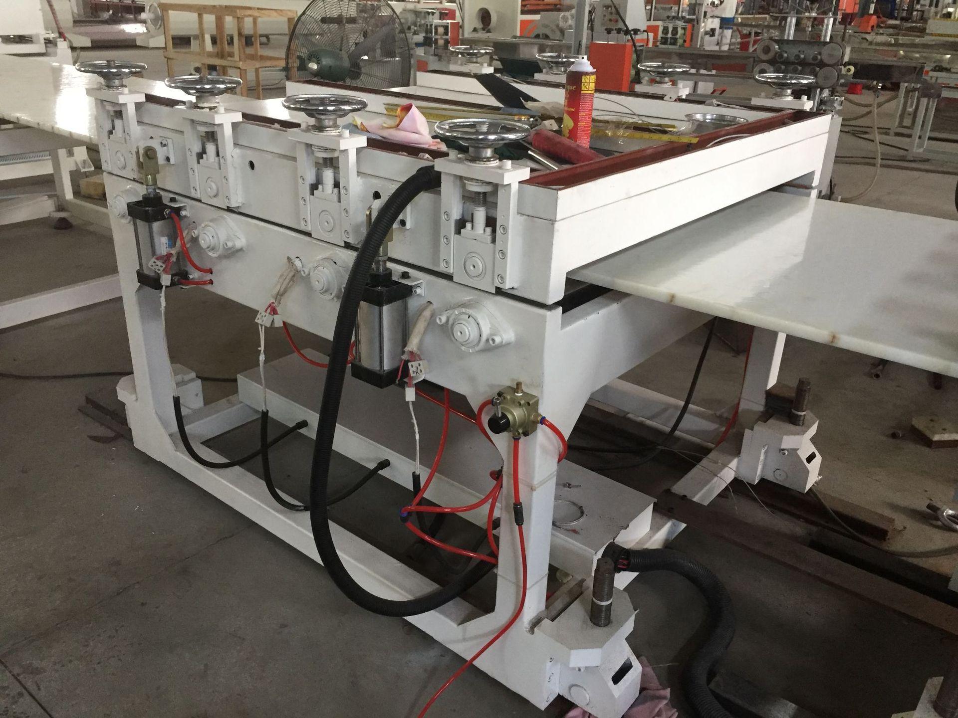 厂家供应挤出稳定的pp/pa厚板挤出机 pom板材机器 塑料挤出设备