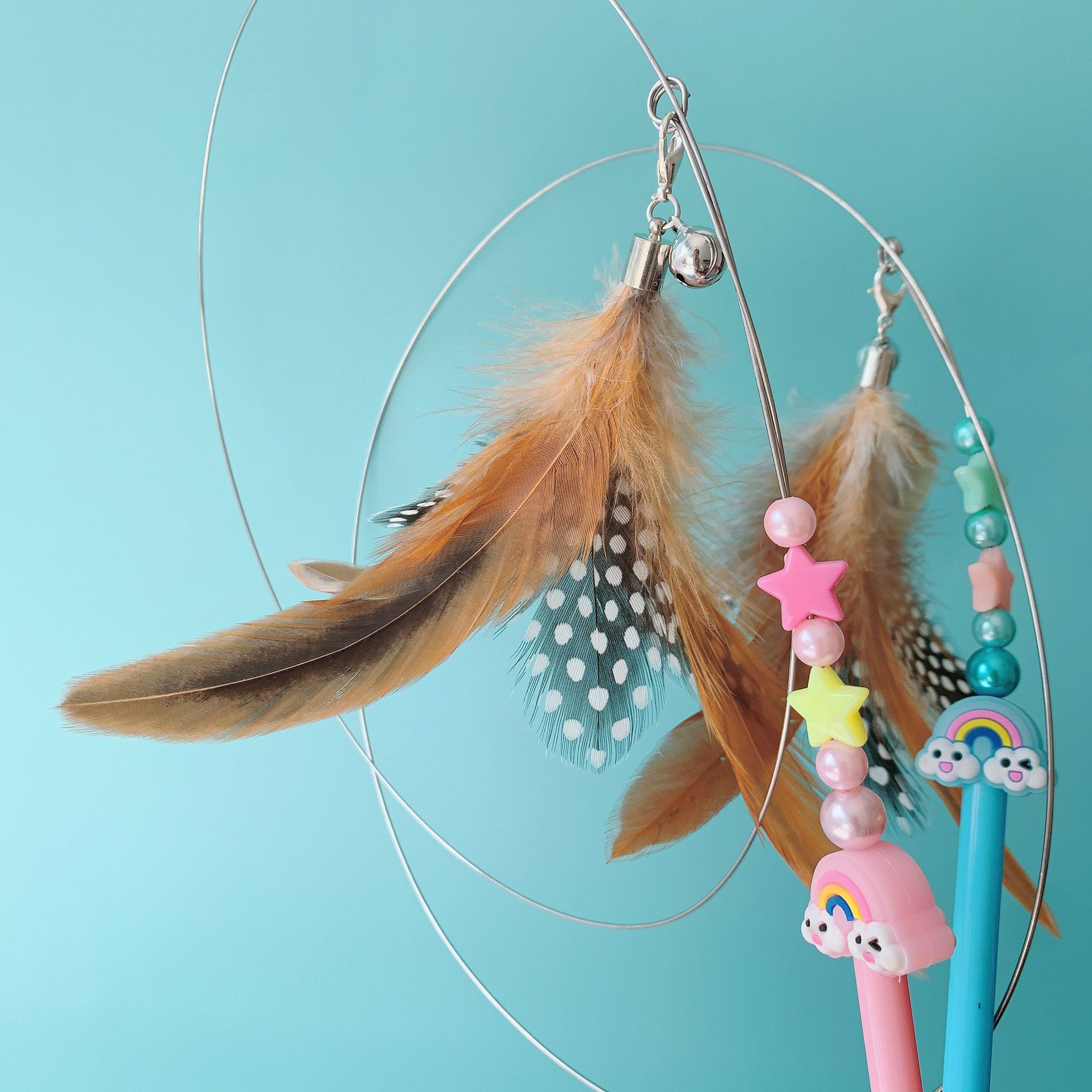 猫咪高韧性钢丝逗猫棒羽毛铃铛逗猫玩具 互动卡通逗猫杆现货批发