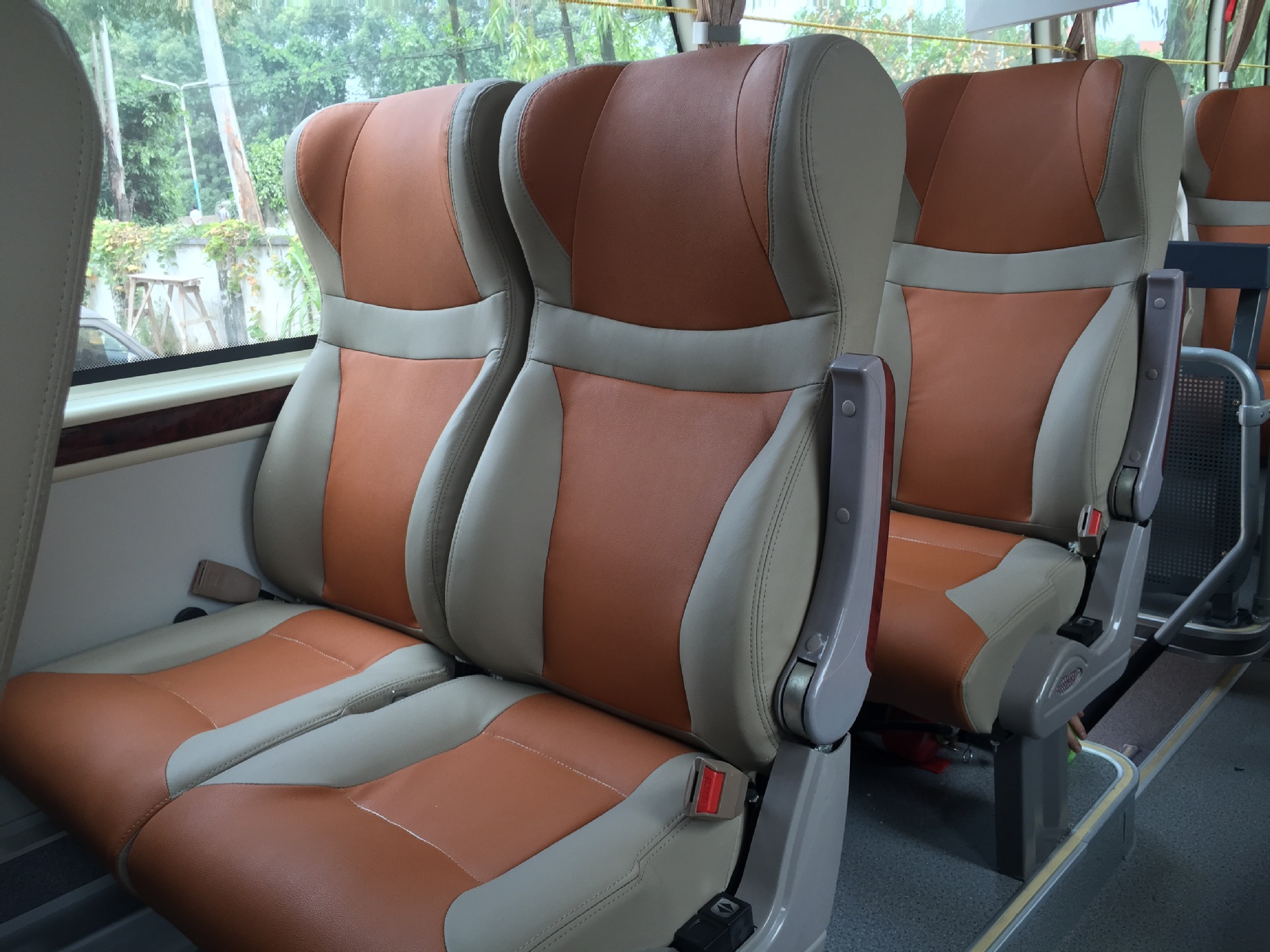 中巴车座椅