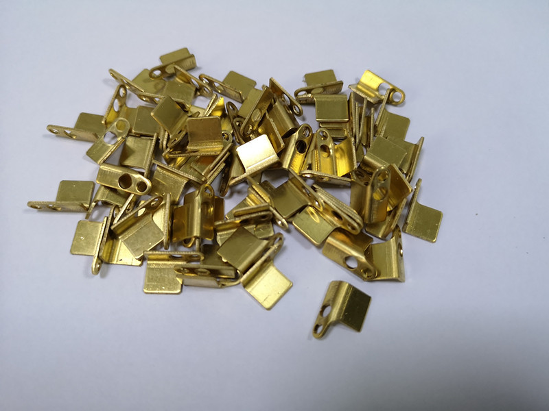 厂家生产非标铜充电弹片冲压件 非标仪表台铁卡子 充电锯卡槽订制