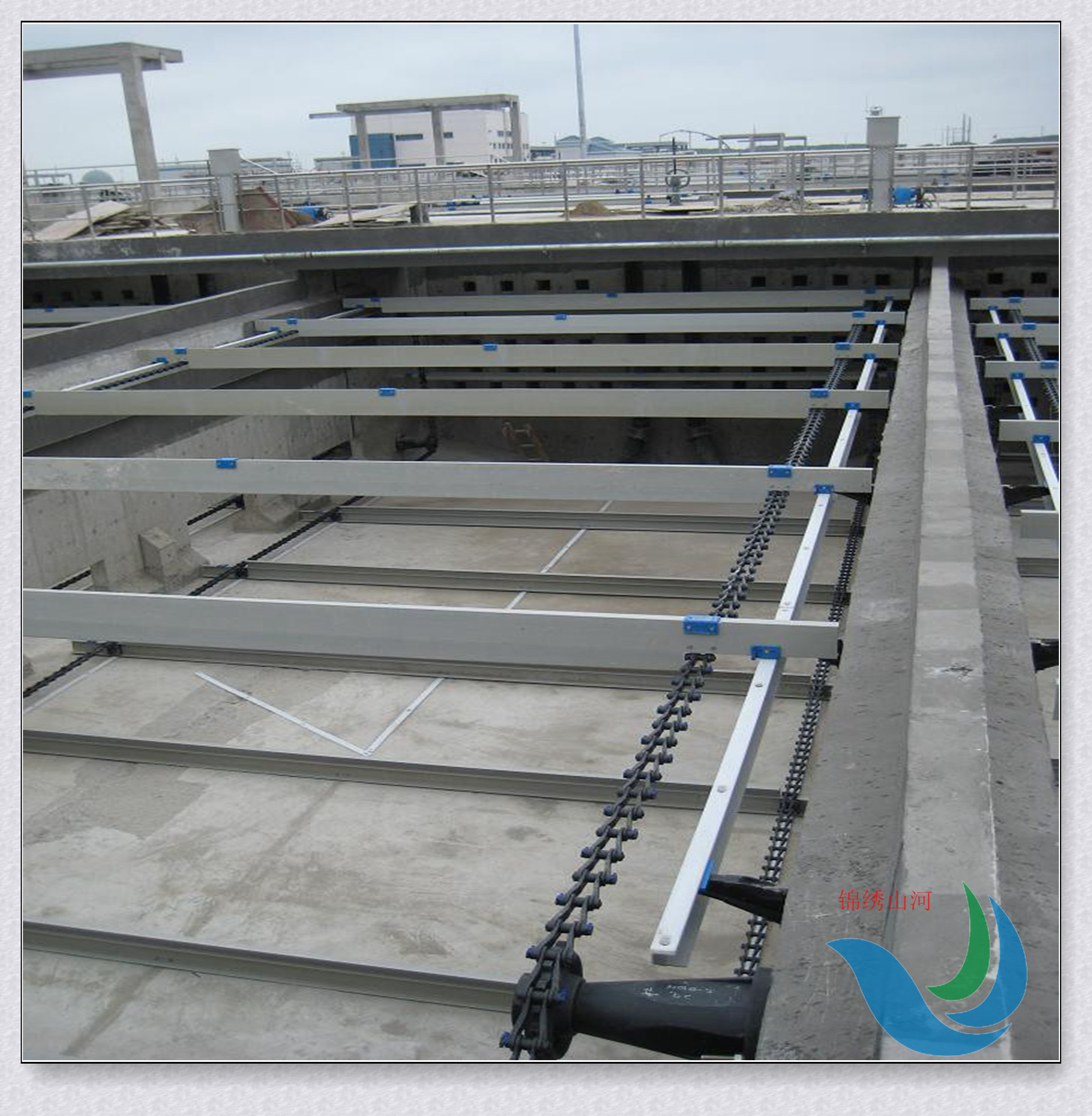 桁车式刮泥机制造供应行车刮吸泥机,双轨式刮泥设备