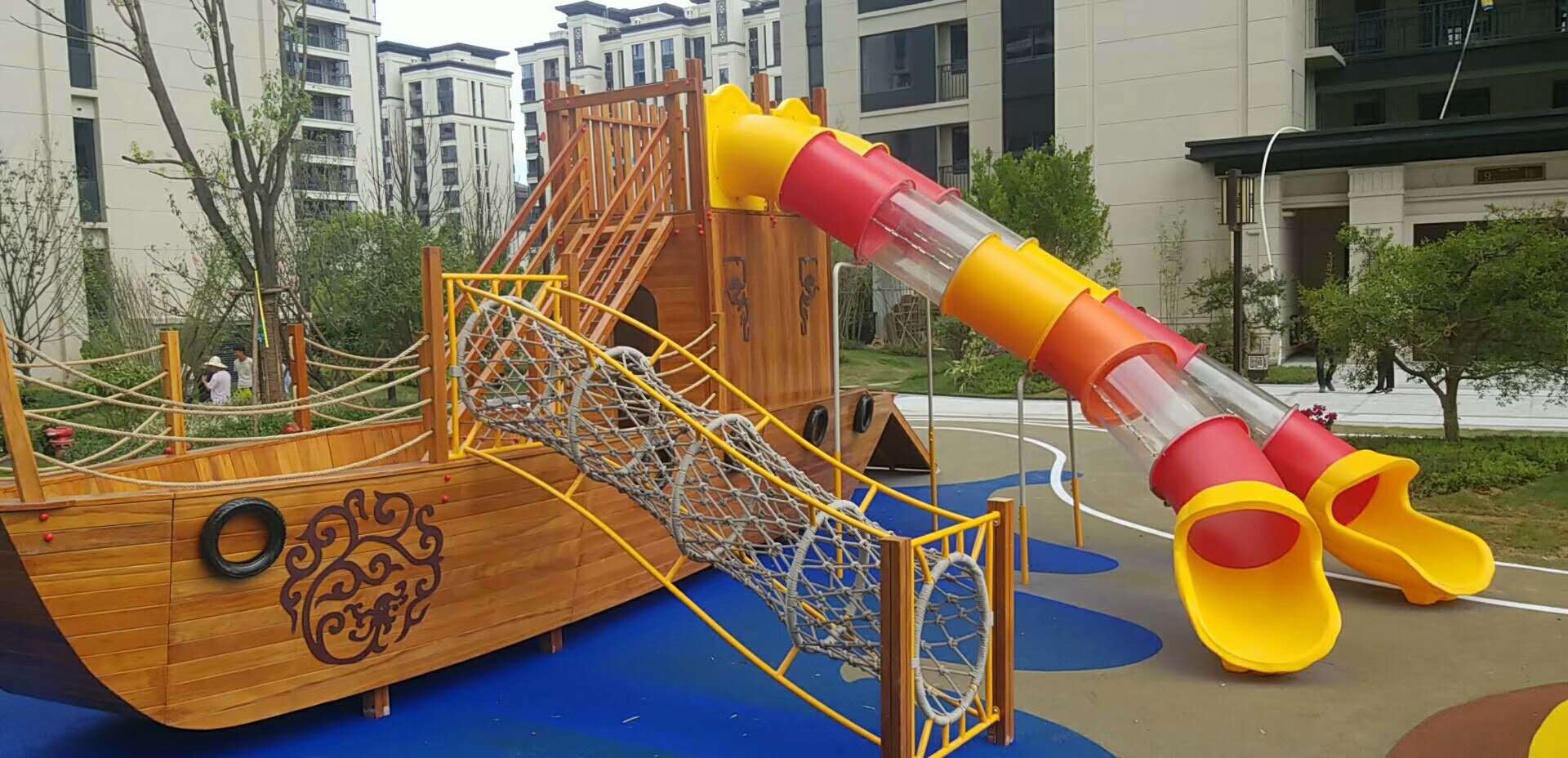 海盗船户外大型组合滑滑梯公园幼儿园儿童攀爬网设备木质拓展游乐