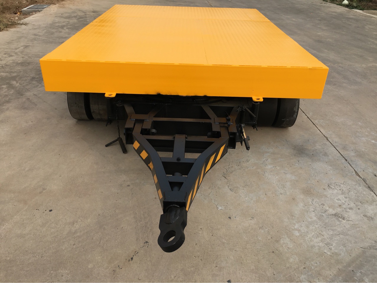 2019新款牵引车30吨重型平板拖车矿山机械厂家直销