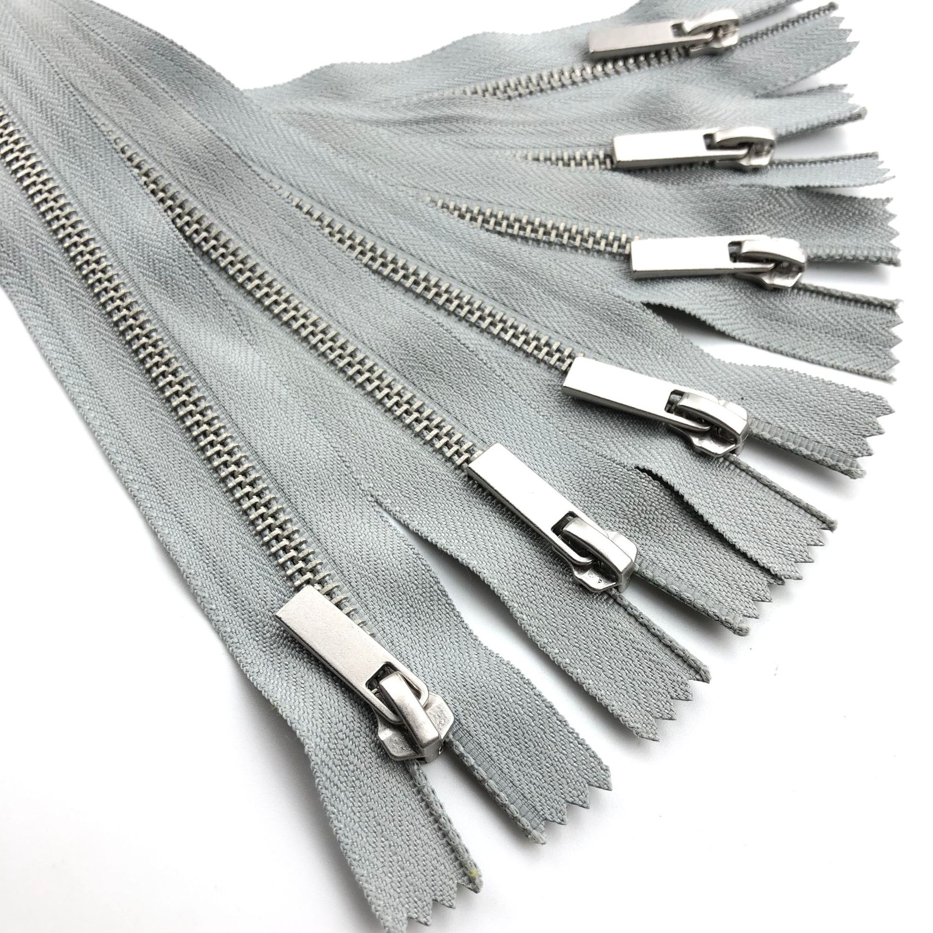 供应高档5号亚银齿闭口拉链3号牛仔裤箱包手提包夹克服装金属拉链