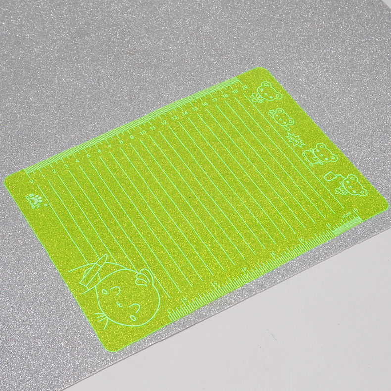 学生16k垫板绿色半透明塑料考试垫板经济实惠装带刻度尺行距