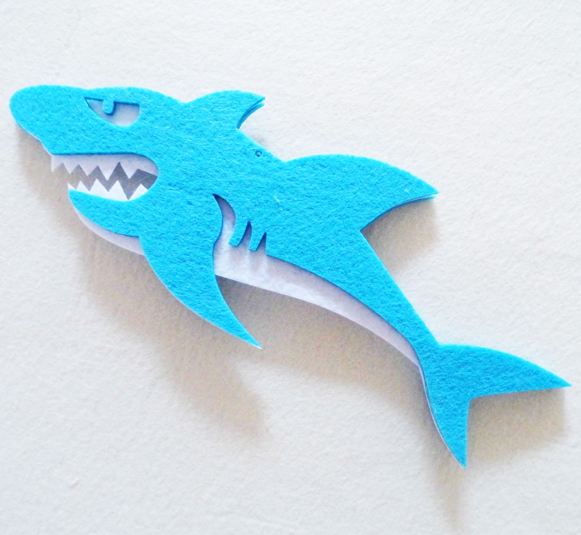 幼儿园商城儿童乐园卡通双面无纺布创意彩色鲨鱼装饰走廊空中挂饰