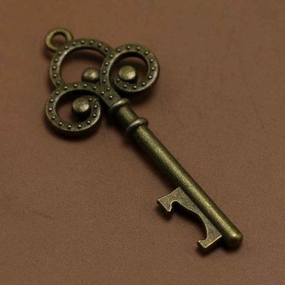 欧美个性爆款 复古鹰眼钥匙次昂立潮流服饰吊坠配件 diy厂家批发