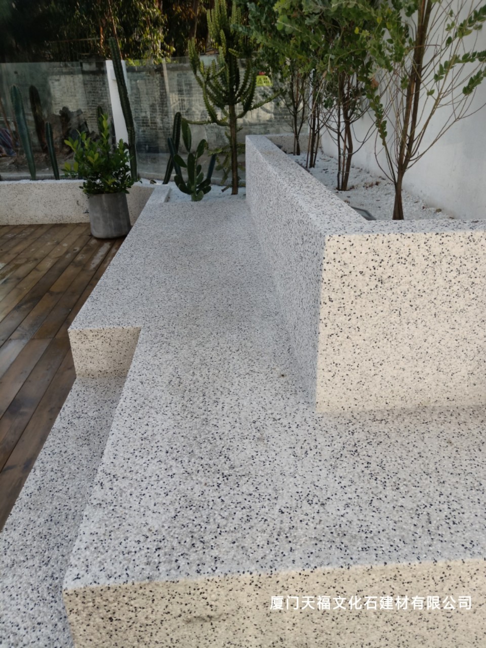 承接全国各地水洗石工程施工,黑白水洗石,台湾抿石子,洗米石