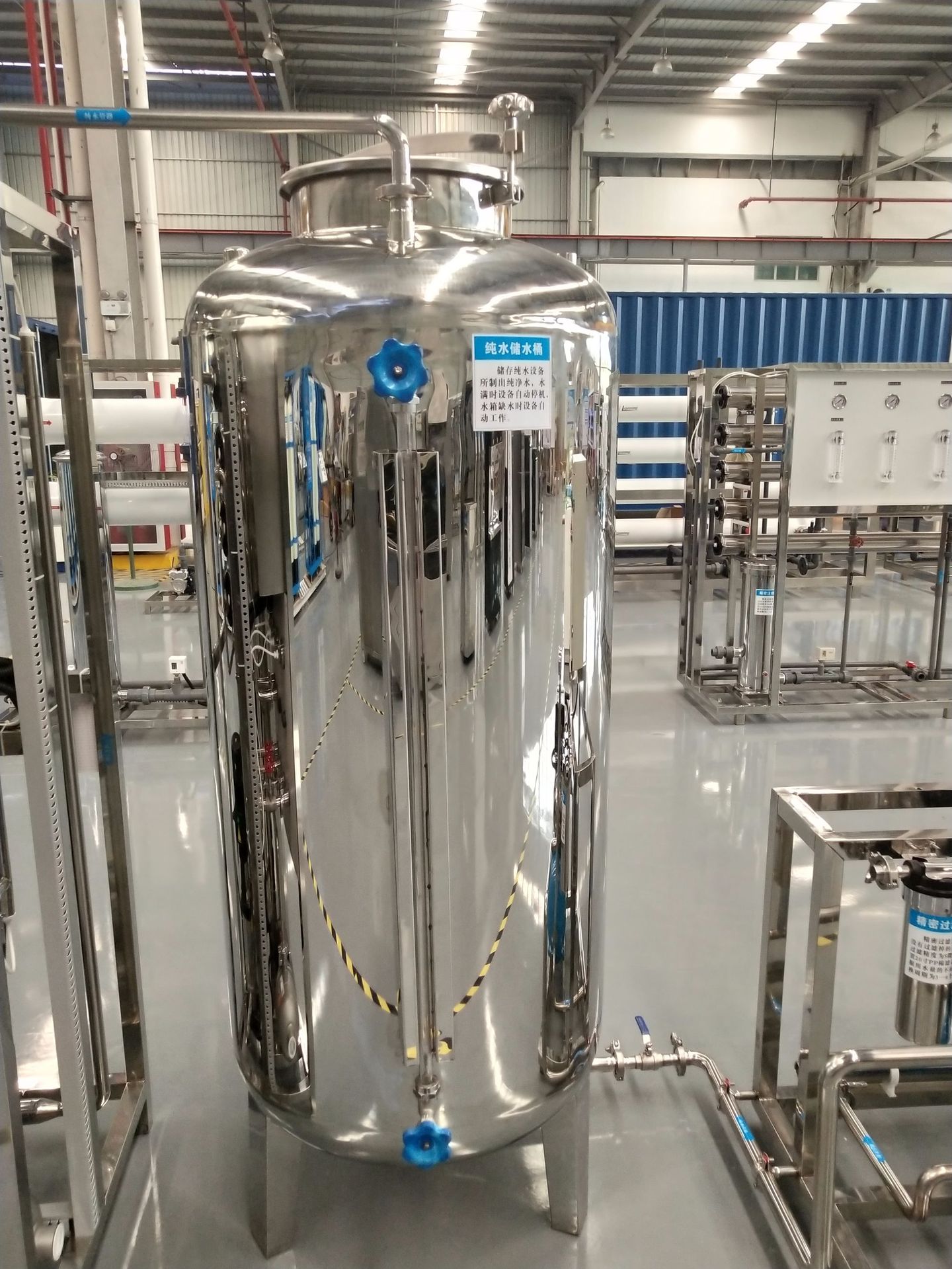 5t无菌水箱316食品级不锈钢1,无菌水箱采用新工艺技术制造,内部无拉筋