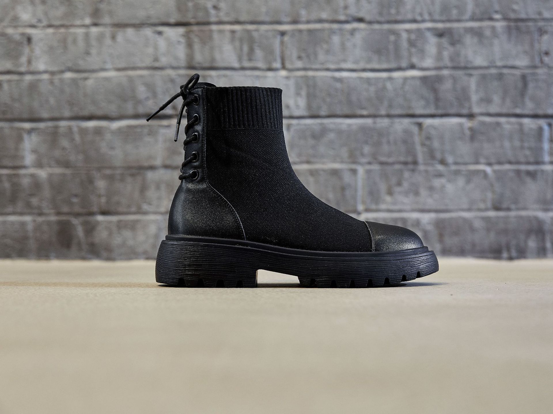 2019秋款马丁靴女鞋透气弹力靴厚底ins潮英伦风短靴袜靴百搭秋鞋