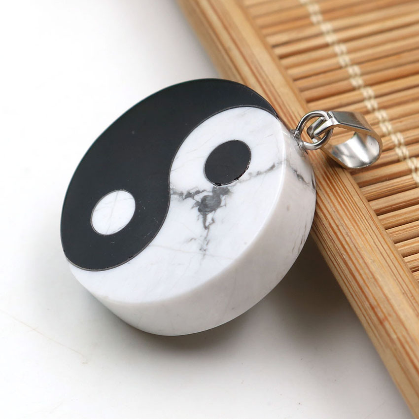 中国风天然石黑玛瑙白松石阴阳太极八卦图吊坠男女款跨境外贸